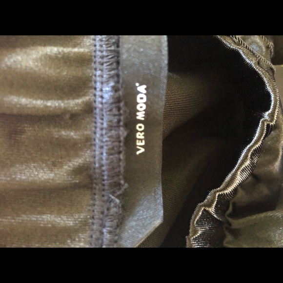 VERO MODA- black skirt - Picture 3 of 5